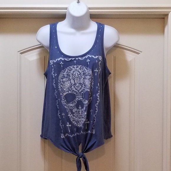 Belle Du Jour Tops - 🏷3/$15 Skull tank with tie
